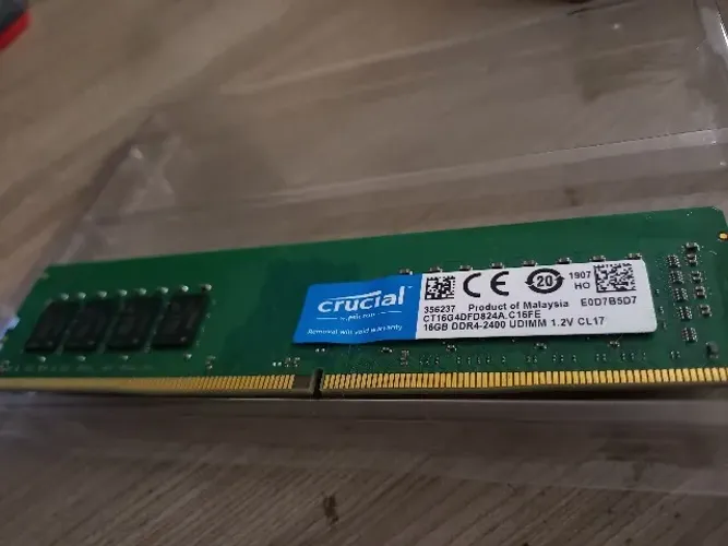 Memória RAM Crucial 16GB DDR4 2400 MHz
