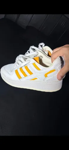 Adidas Forum XLG Original na cor Branco/Amarelo (Cloud White / Crew Yellow). Tam 40