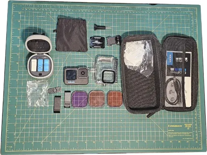 Go Pro 11 + Carregador e Acessórios
