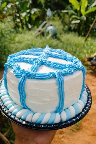 Bolos recheados e decorados pra aniversário