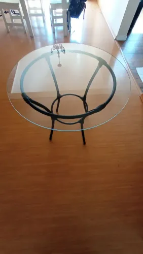 Mesa de vidro pra jardim pouco usada