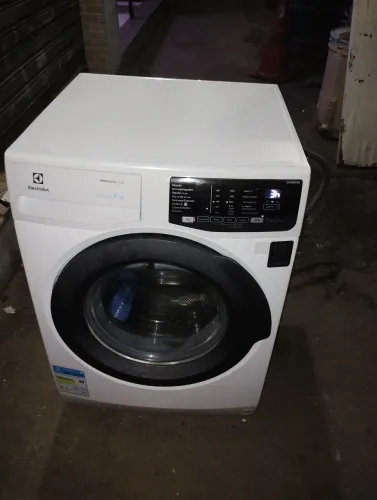 Vendo máquina de lavar Eletrolux 11 kg estou indo funcionar a festa da