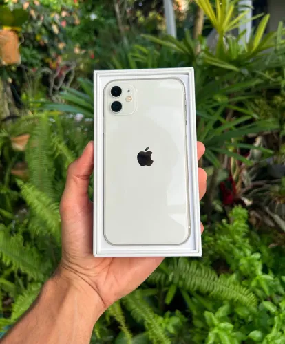 iPhone 11 (incluso 3 capinhas) Usado