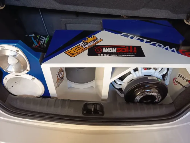 Vendo som  Trio automotivo completa.