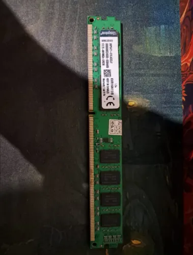 Memoria Desktop Ddr3 8GB Kingston 1600mhz Kvr16n11/8 (não sei se esta funcionando)