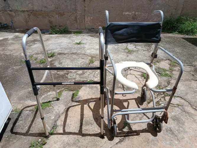 Cadeira de Banho e Andador