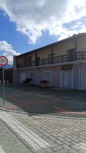 Vende-se casa por motivo de divórcio