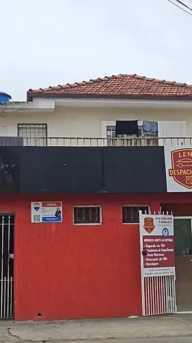 Vendo otima casa com alto rendimento no aluguel para quem deseja investir.