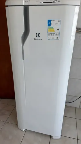 Geladeira Electrolux 240 litros, 127V