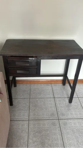 Escrivaninha em madeira antiga