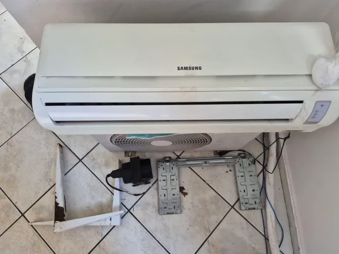 Ar condicionado split Samsung 9mil btus + Transformador de energia