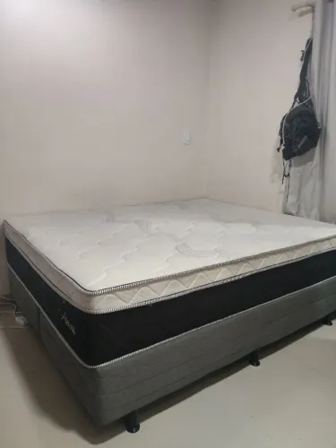 Cama casal semi novo