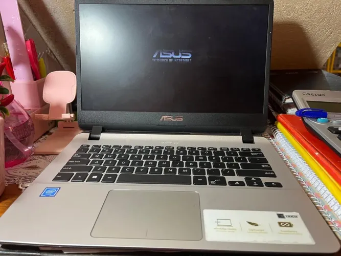 Vende- se notebook Asus