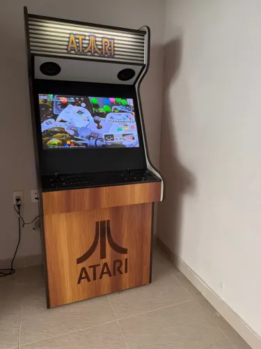 Máquina de jogos eletrônicos retrô