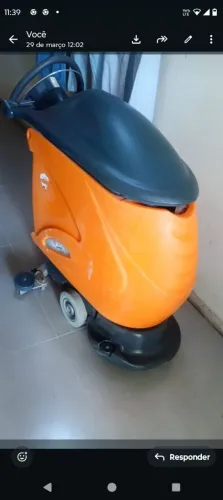 Lavadora e secadora de piso industrial TASKI