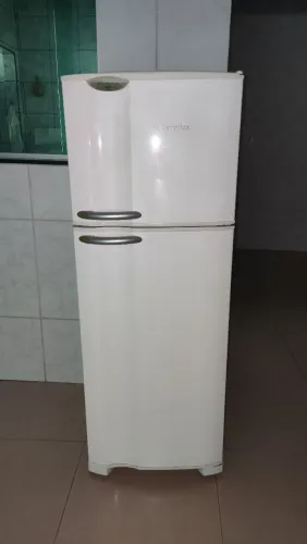 Geladeira Frost Free Electrolux 277 litros 