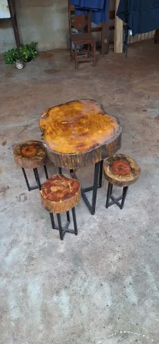 Mesa + bancos de troncos 