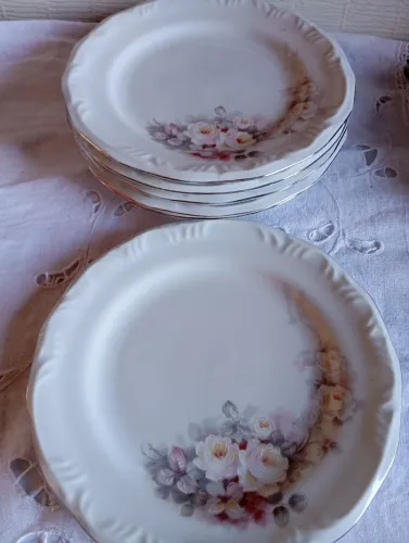 Vendo meia dúzia de pratos de sobremesa chimidt a fio de prata.novos 