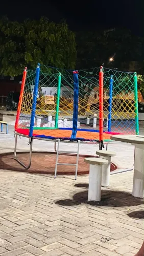 Cama Elástica Pula-Pula 2,30m com Rede de Proteção e Escada