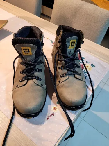 Bota Carterpillar 43
