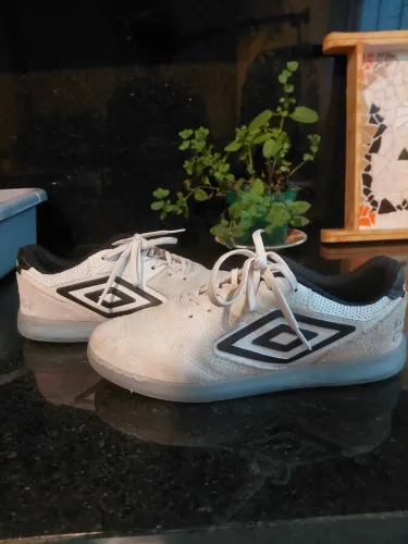 Chuteira Umbro Pro Challenge Futsal 37