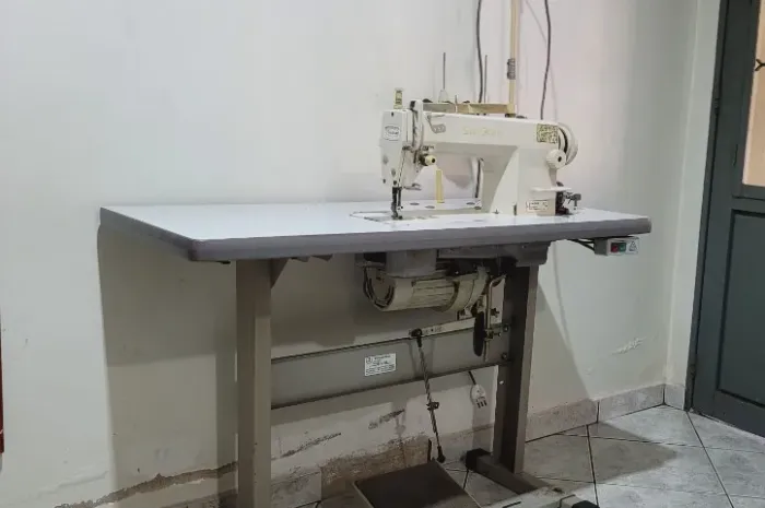 Máquina de costura reta industrial 