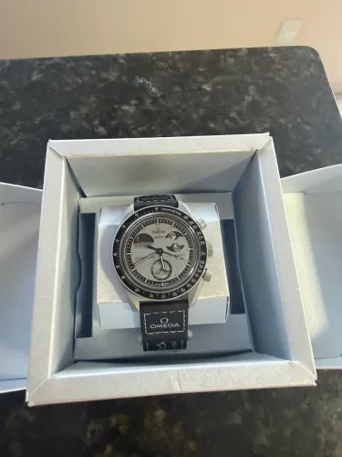 Omega moonswatch earthphase