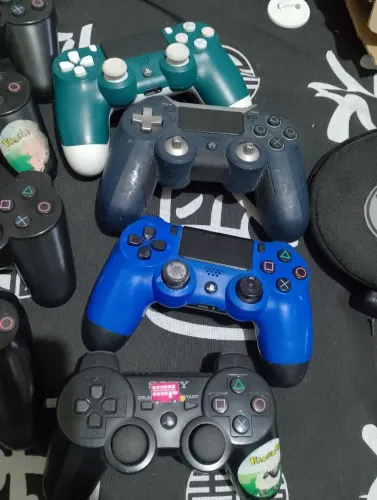 Lote controle ps4 e ps3 no estado (leia descrição)