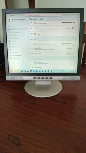 Monitor LCD AOC de 17 POLEGADAS (712Sa) 