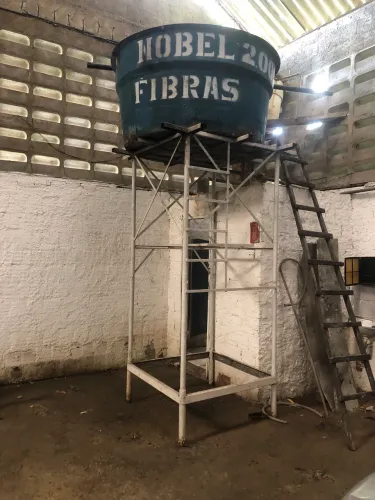 Caixa de água 2000L com pedestal em ferro 4m