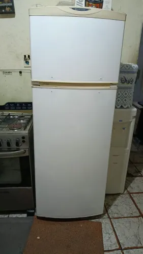 Geladeira Brastemp 360 litros ta faltando o puxador das portas