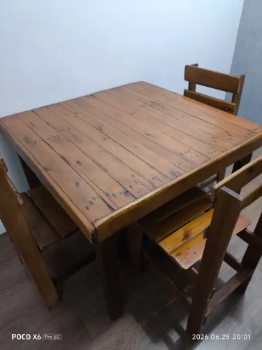 Mesa de Palete Envernizada - Semi Nova