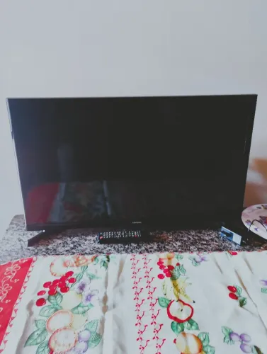 Tv esmart 32 polegadas .