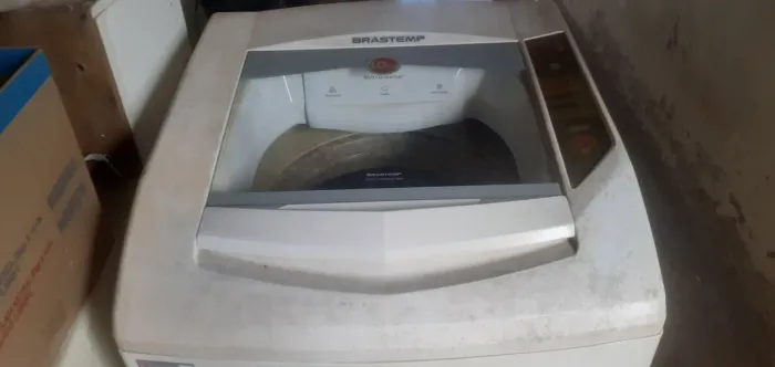 Máquina de lavar roupas BRASTEMP 10 KG.