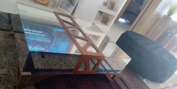 Mesa de centro e aparador. Vendo o conjunto ou somente a mesa ou o aparador.