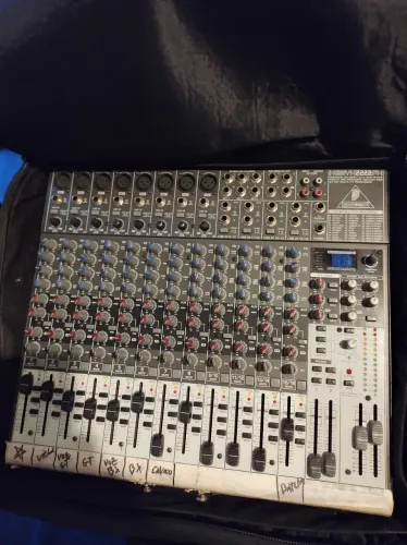 Mesa de som Behringer Xenyx 2222FX com interface USB Original e Funcionando Perfeitamente
