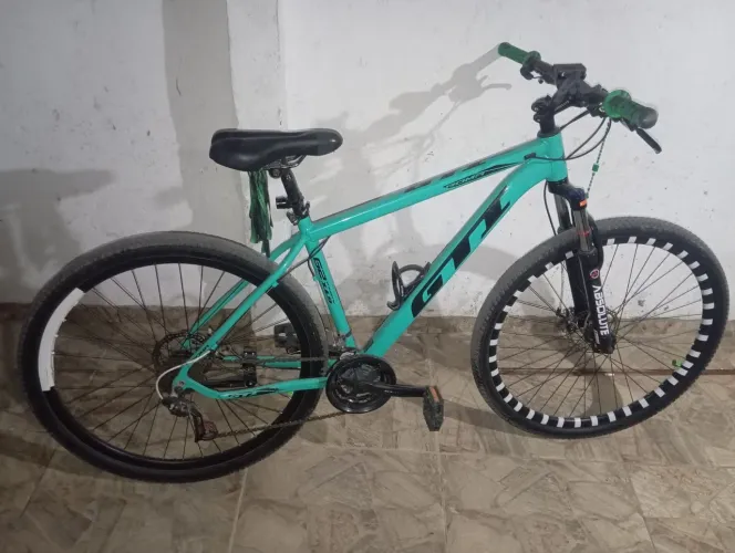 Vendo bicicleta aro 29 com garfo de trava e documento