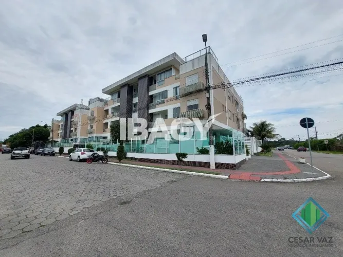Apartamento em ótima localização no bairro Canasvieiras.