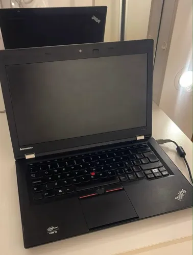 Lenovo ThinkPad0u - i5 | 8GB RAM | SSD 240GB | Bateria Nova
