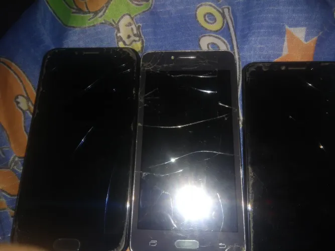 Troco 4 cêlular em moto1 moto g5 funcionando plus. somente 2 fuciona 2 da Samsung e 1 asus