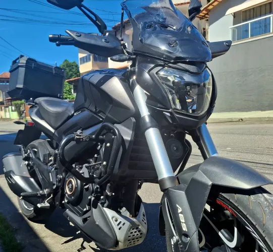 Dominar 400 / Bajaj .