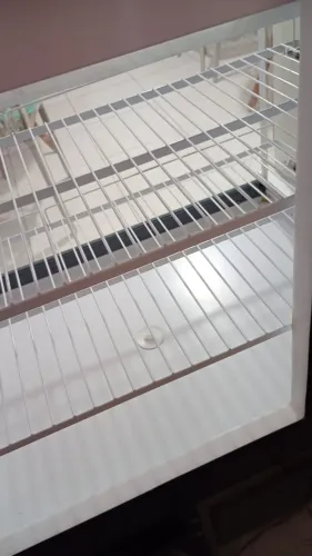 Vitrine refrigerada pouco tempo de uso