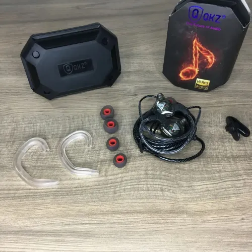 Fone com fio Qkz Ótimo para Jogos e Músicas