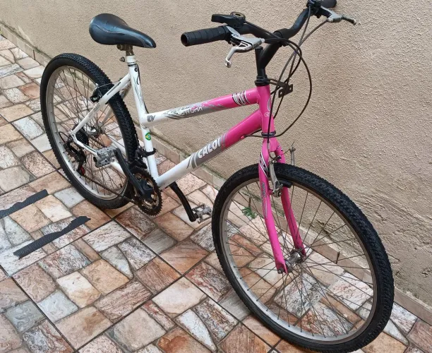 Bicicleta aro 26 com marcha usada mais em boas condições 