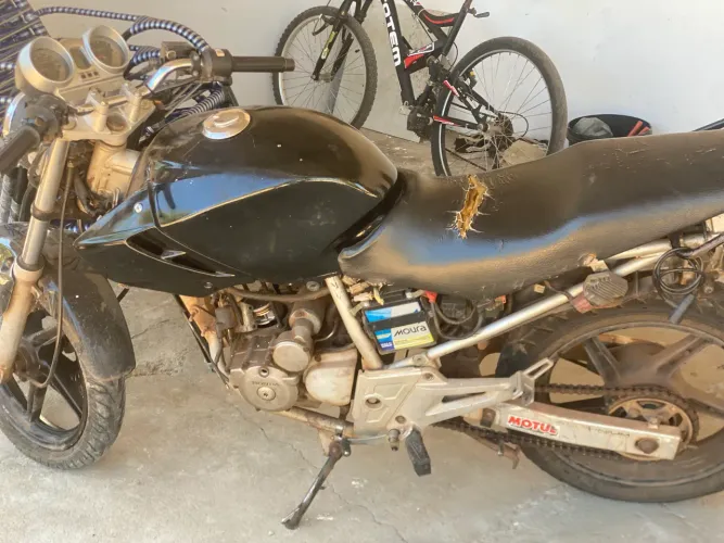 Vendo moto CB twister 250  com um problema no moto 
