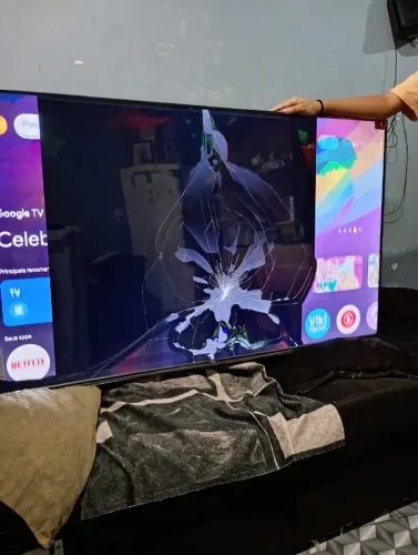 Vendo TV 55 polegada com desfeito