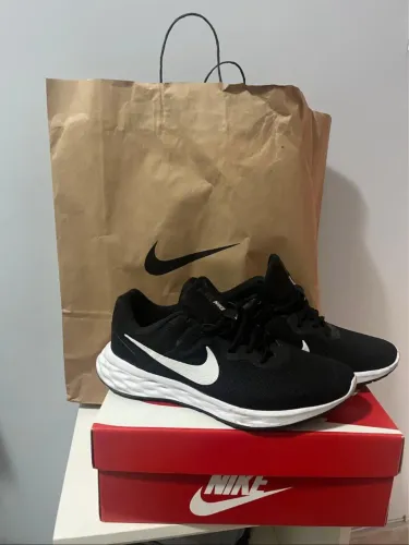 TENIS NIKE REVOLUTION 6