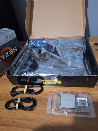 Kit Upgrade Ryzen 3 3200G + Placa-mãe ASRock B450M-HDV R4.0- R$ 700