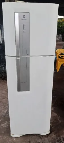 Vendo Geladeira marca Electrolux Frost Free Completa Semi Nova 382 Litros