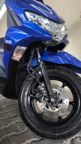 Vendo Scooter fluo sem detalhes único dono